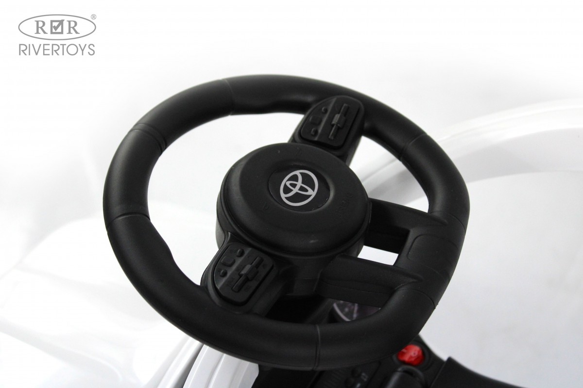 Купить Детский толокар RIVERTOYS Toyota Land Cruiser 300 Z002ZZ-A