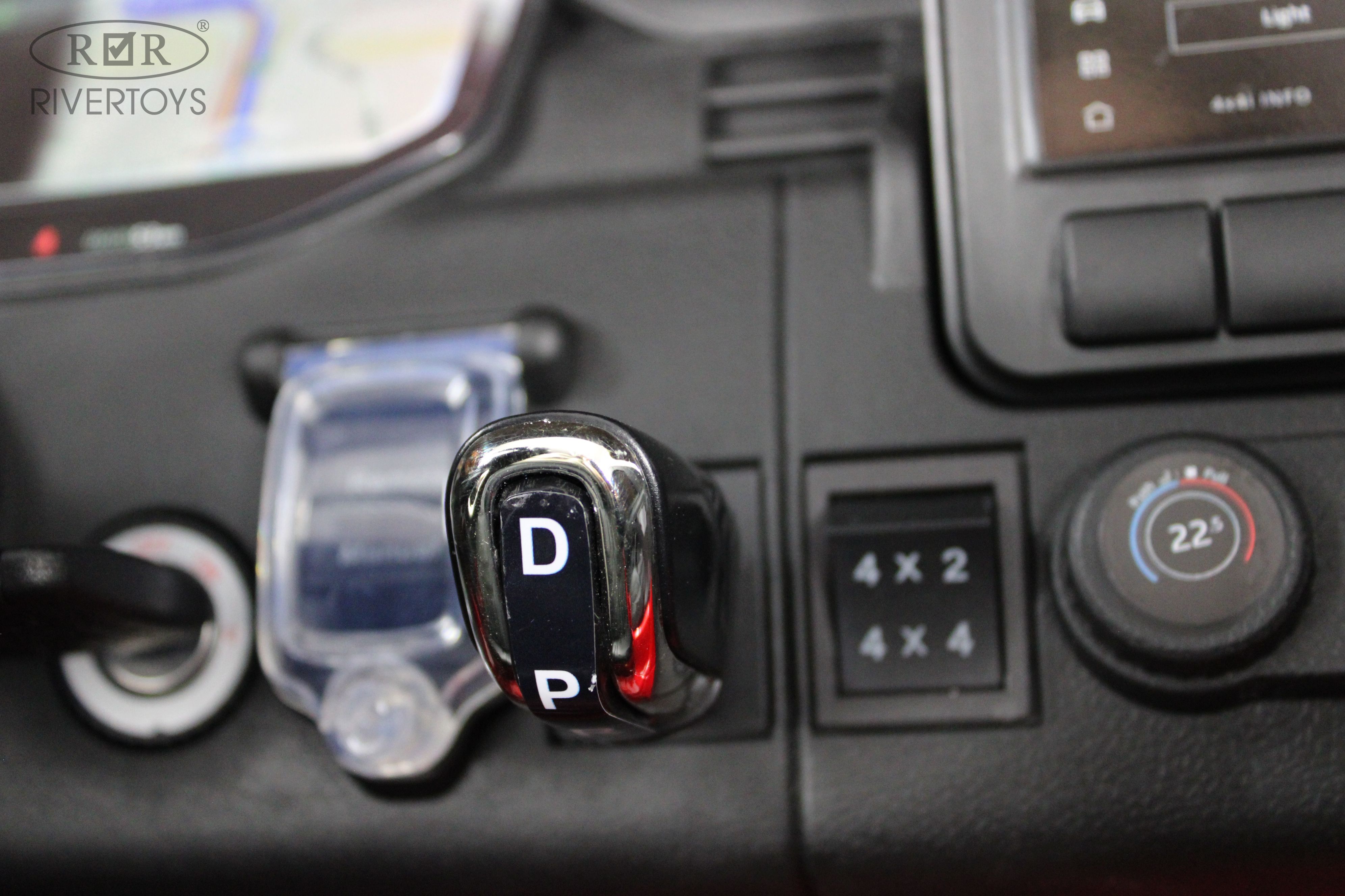 Купить Детский электромобиль RIVERTOYS Y999YY