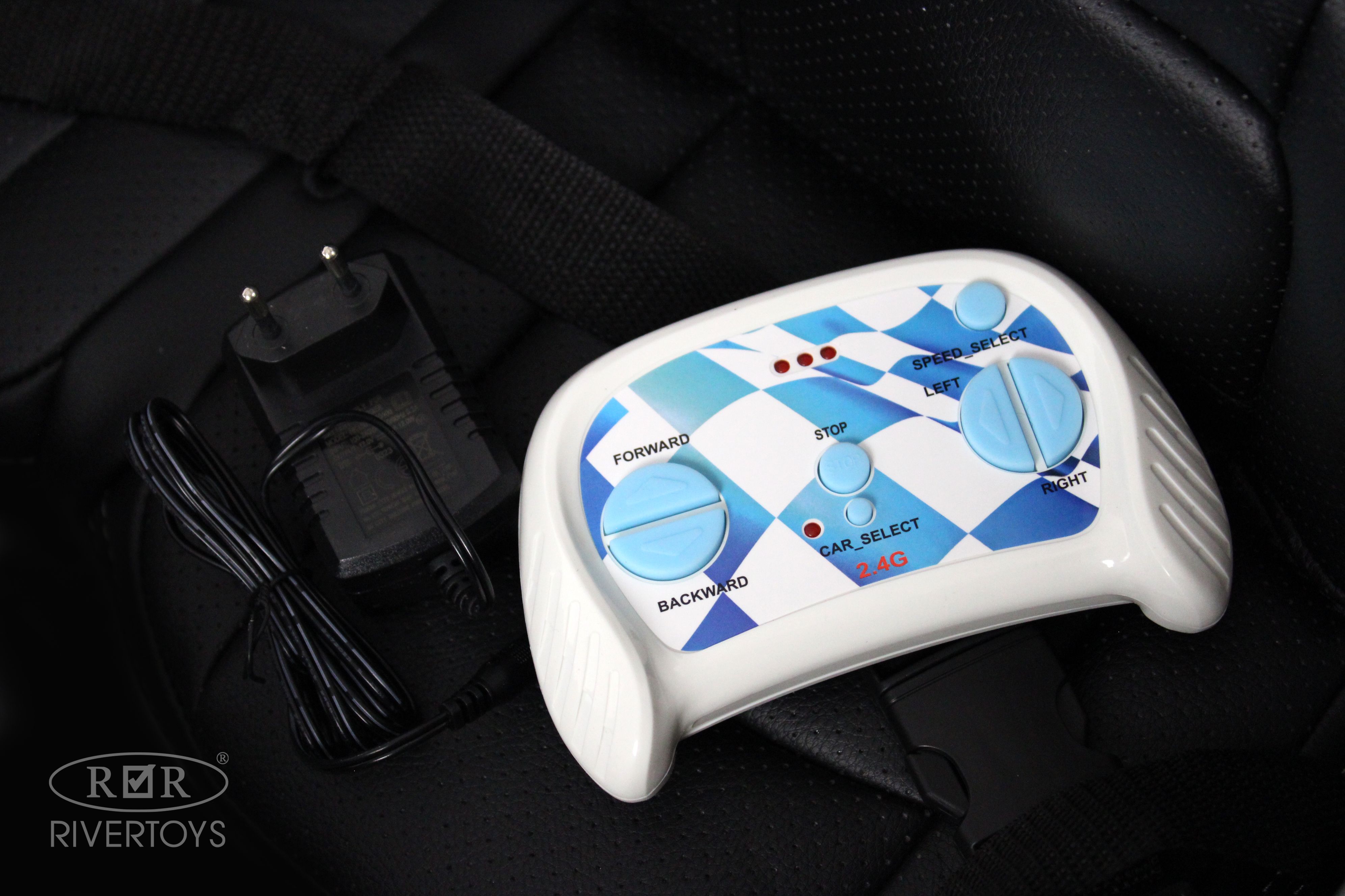 Купить Детский электромобиль RIVERTOYS Range Rover HSE 4WD Y222YY