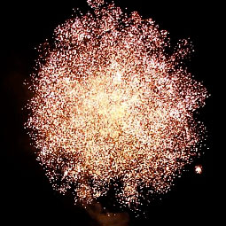 Купить Батарея салютов РомантИк (0.8-1 дюймов -1.2 дюймов х144) 2/1 СС8816