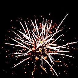 Купить Батарея салютов РомантИк (0.8-1 дюймов -1.2 дюймов х144) 2/1 СС8816