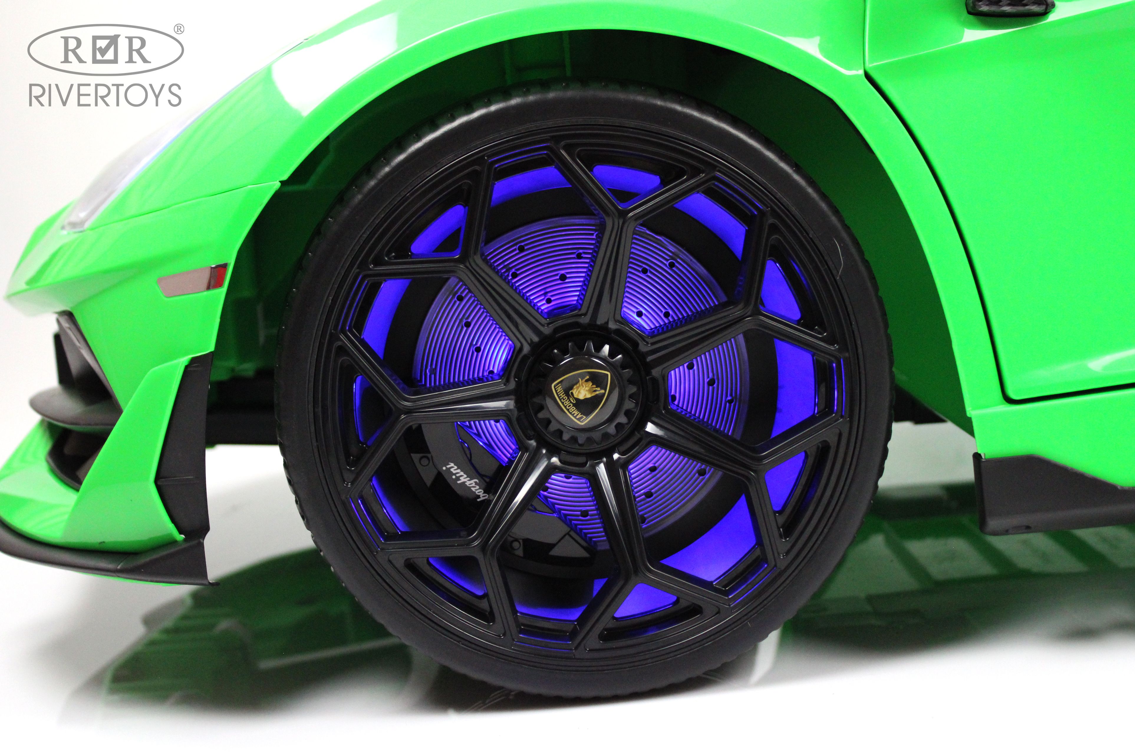 Купить Детский электромобиль RIVERTOYS Lamborghini Aventador SVJ A111MP