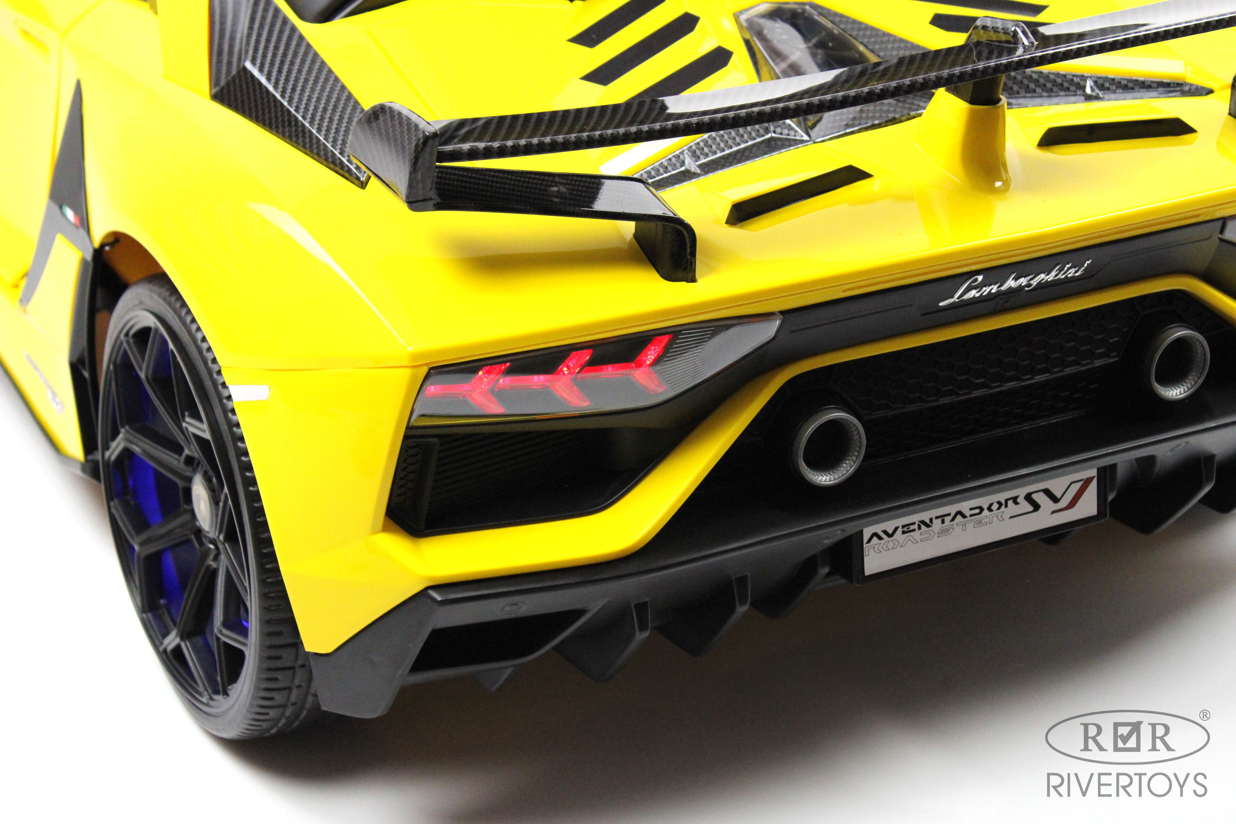 Купить Детский электромобиль RIVERTOYS Lamborghini Aventador SVJ A111MP