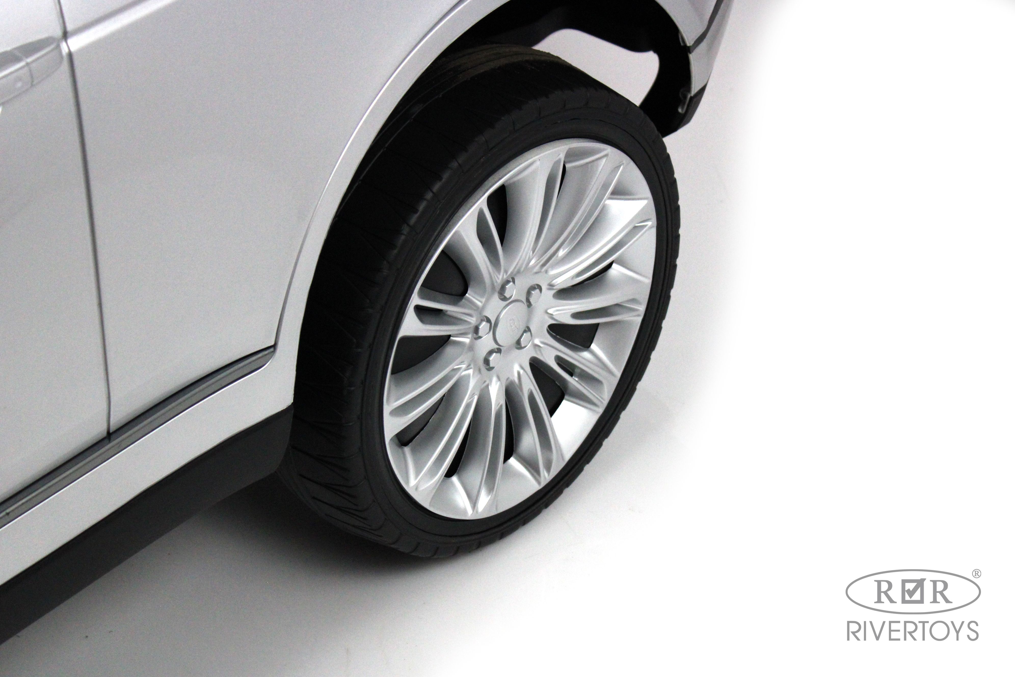 Купить Детский электромобиль RIVERTOYS Range Rover HSE 4WD Y222YY