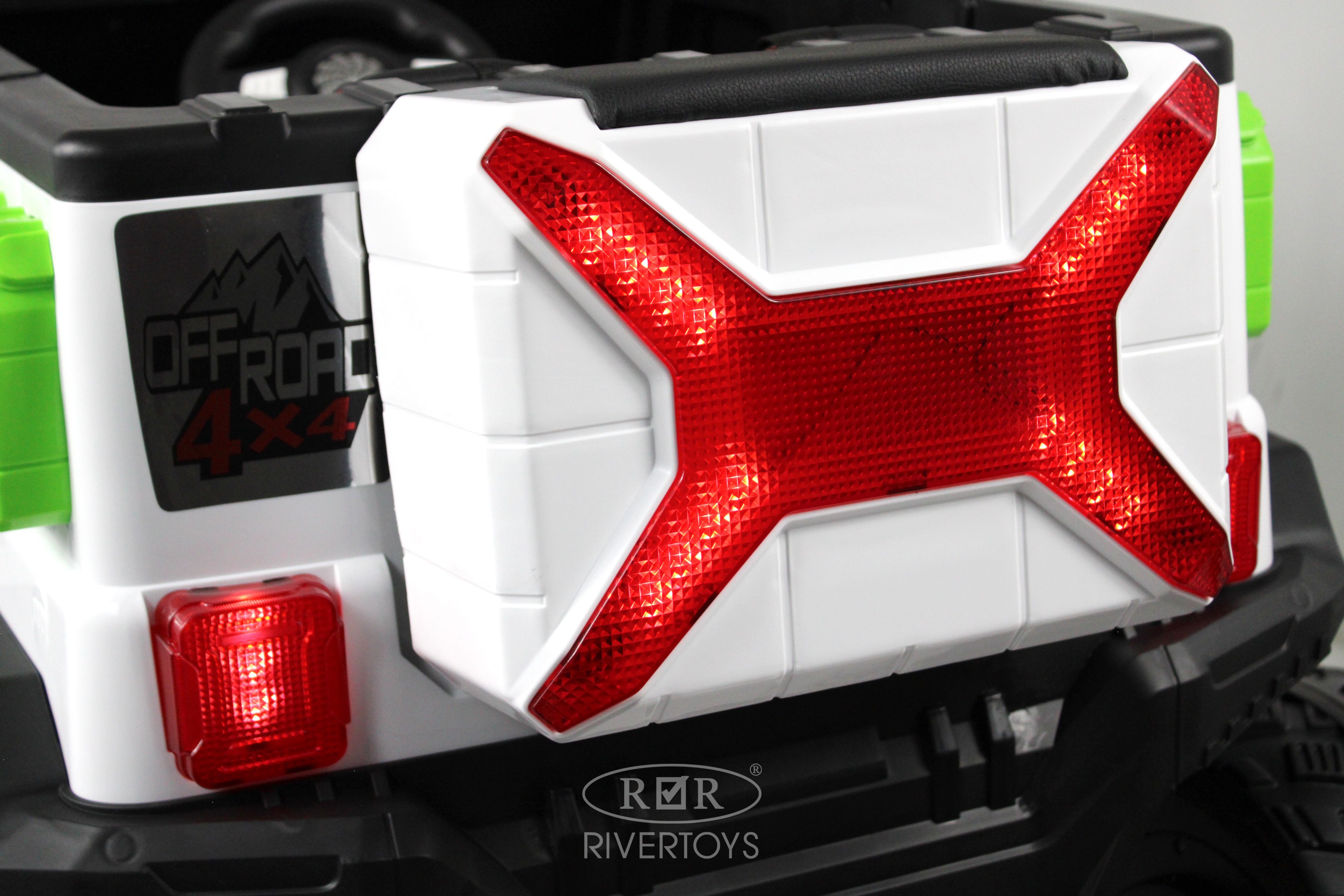 Купить Детский электромобиль RIVERTOYS JEEP М003БХ